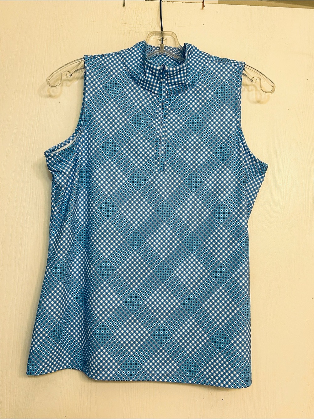 Anthony’s Resort Wear NWOT ladies blue and white sleeveless golf shirt, Size S.